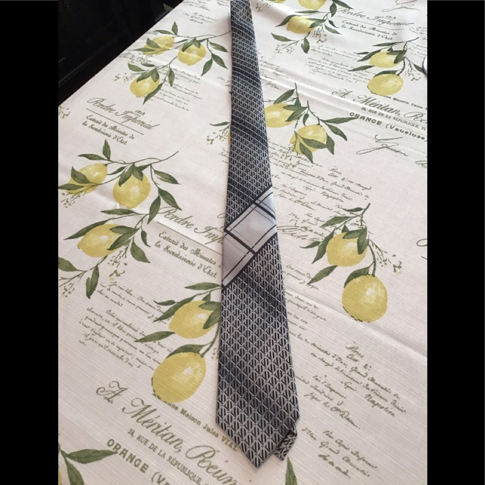 Statement Confidence Tie Long